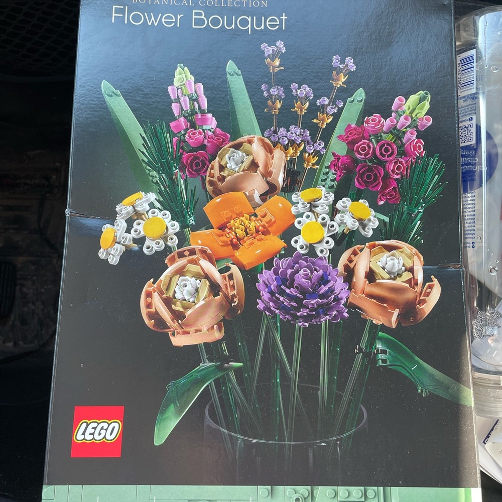 Brand new Lego set flower bouquet